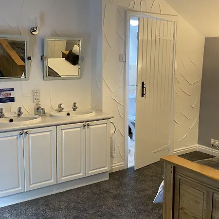 Bridge Farm * Лідс