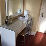 桥农场酒店 *