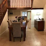 桥农场酒店 *